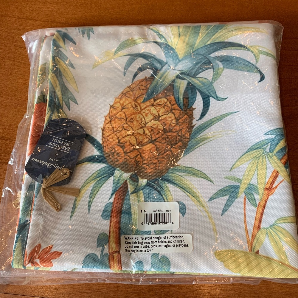 New Tropical Tommy Bahama Napkins. Set of 4.